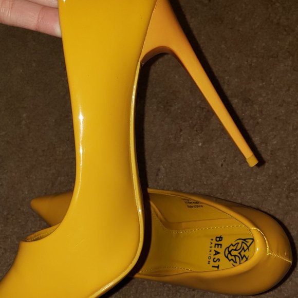 Leather Yellow High Heel Stilettos (Size 7.5) NEW - Picture 2 of 4